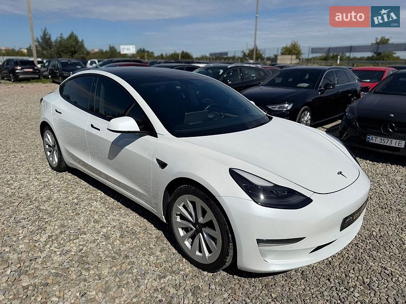Седан Tesla Model 3 2022 в Ивано-Франковске