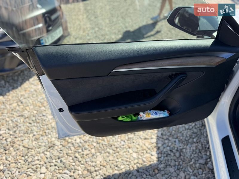 Седан Tesla Model 3 2022 в Ивано-Франковске