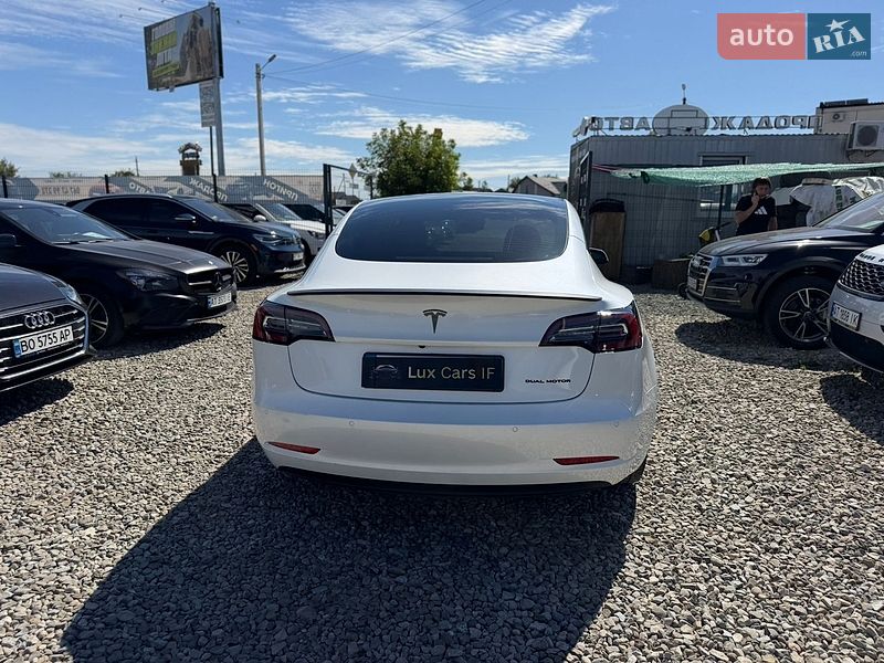 Седан Tesla Model 3 2022 в Ивано-Франковске