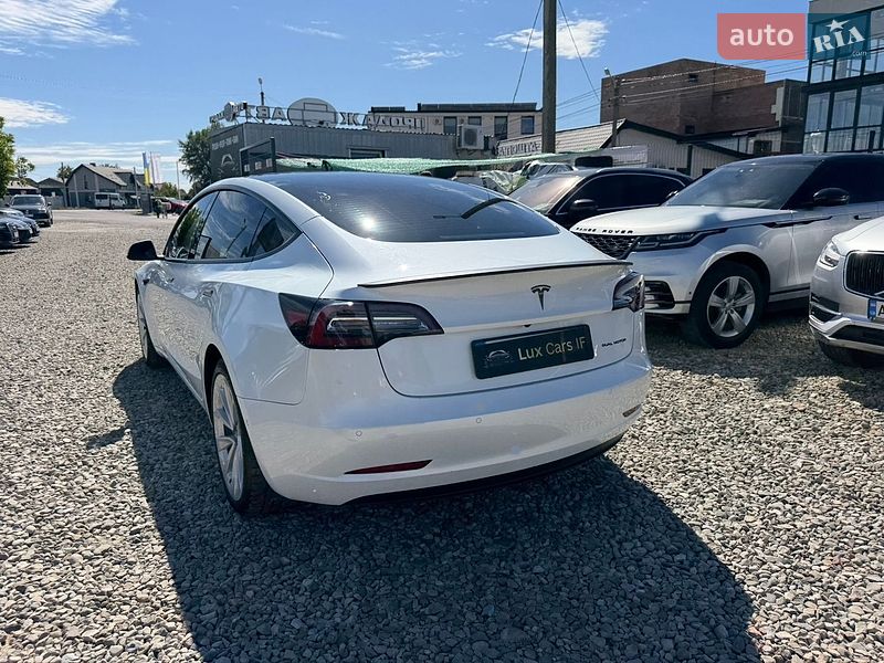 Седан Tesla Model 3 2022 в Ивано-Франковске