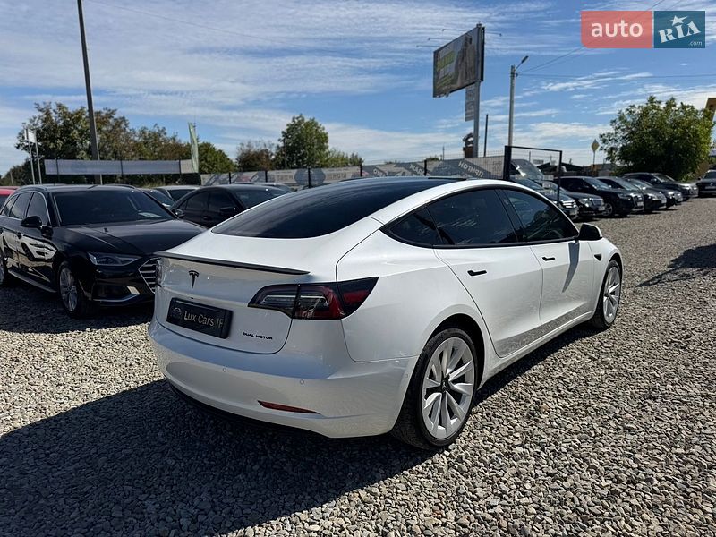Седан Tesla Model 3 2022 в Ивано-Франковске
