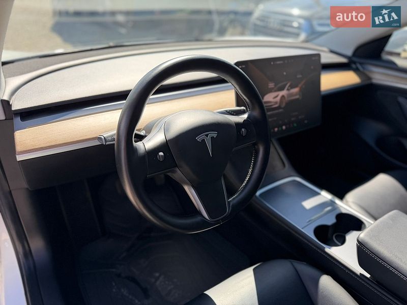 Седан Tesla Model 3 2022 в Ивано-Франковске