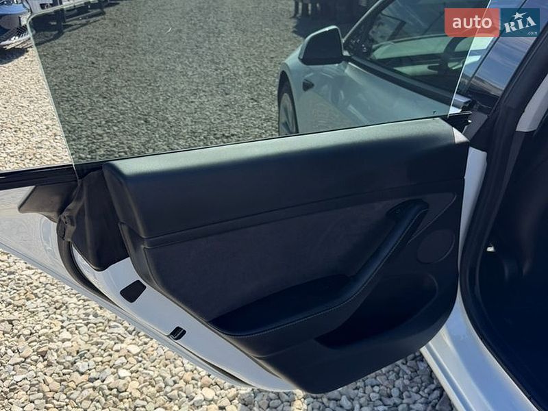Седан Tesla Model 3 2022 в Ивано-Франковске
