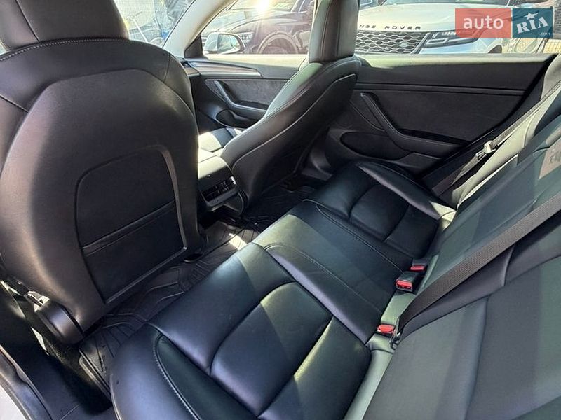 Седан Tesla Model 3 2022 в Ивано-Франковске