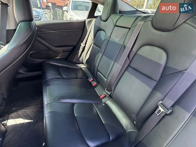 Седан Tesla Model 3 2022 в Ивано-Франковске