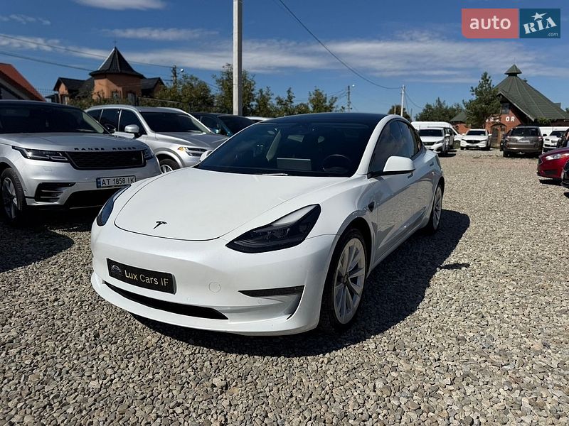 Седан Tesla Model 3 2022 в Ивано-Франковске