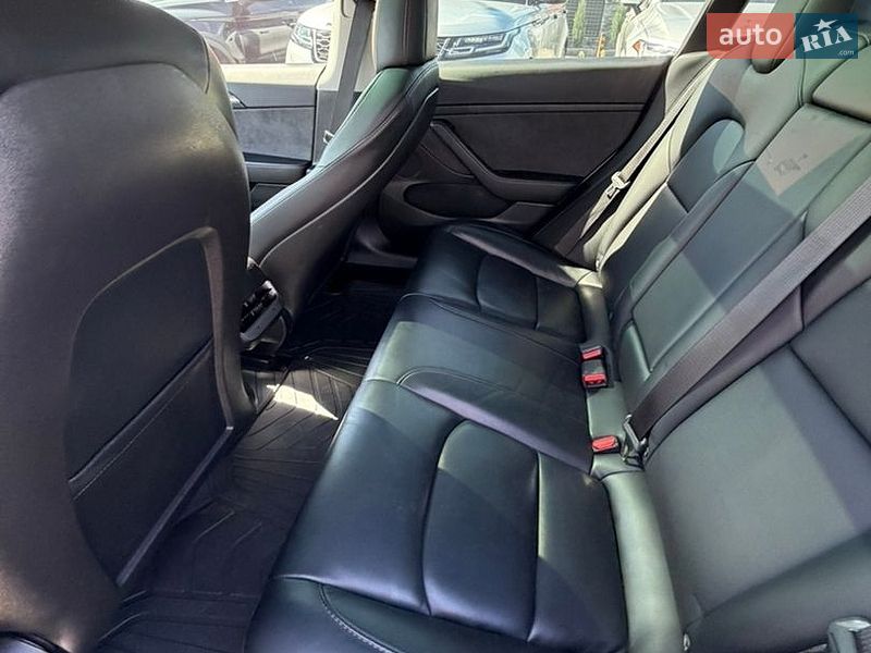 Седан Tesla Model 3 2022 в Ивано-Франковске