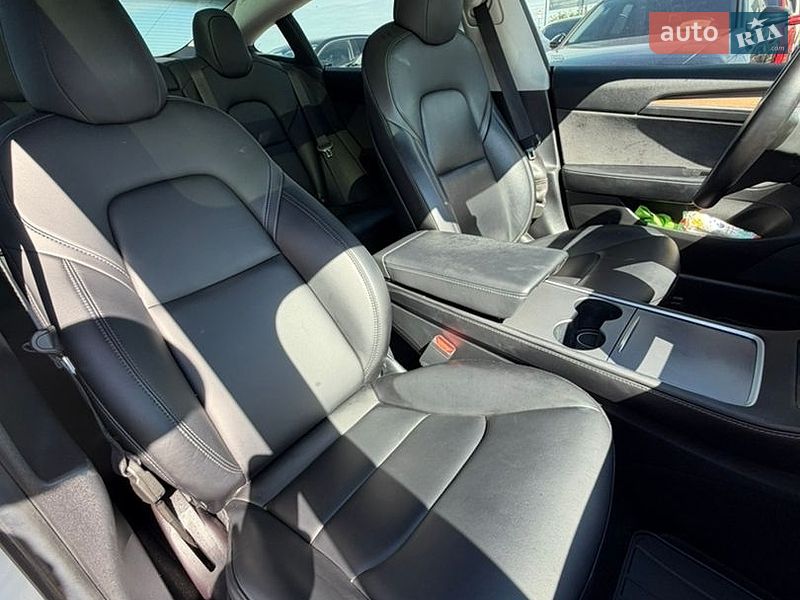 Седан Tesla Model 3 2022 в Ивано-Франковске