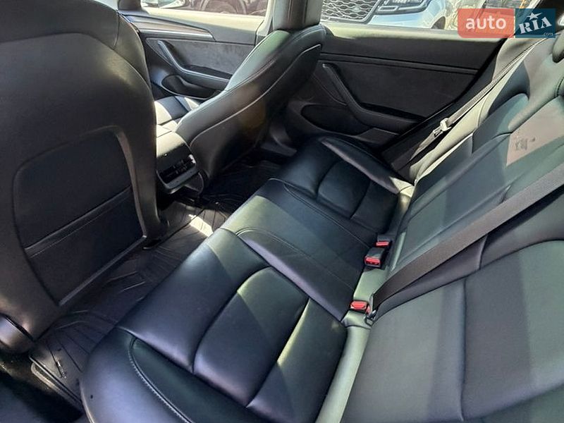 Седан Tesla Model 3 2022 в Ивано-Франковске