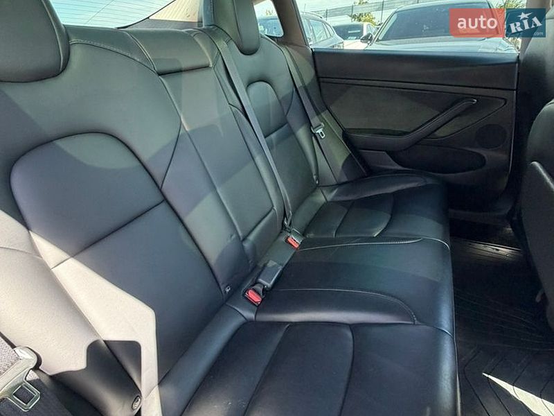 Седан Tesla Model 3 2022 в Ивано-Франковске