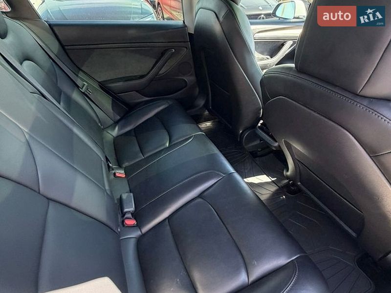 Седан Tesla Model 3 2022 в Ивано-Франковске