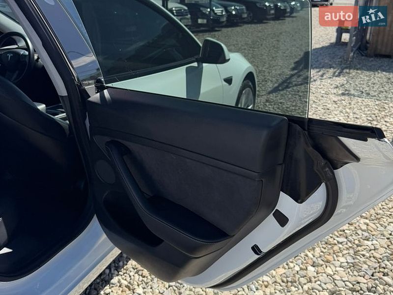 Седан Tesla Model 3 2022 в Ивано-Франковске