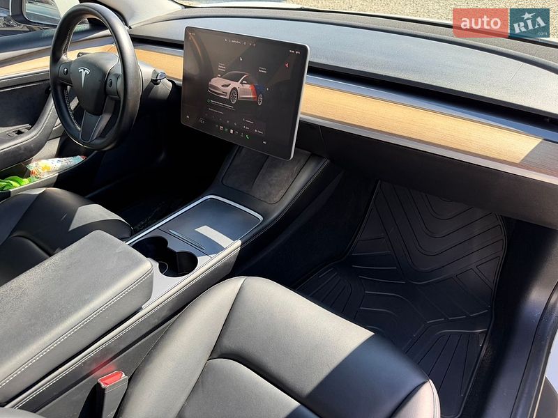 Седан Tesla Model 3 2022 в Ивано-Франковске