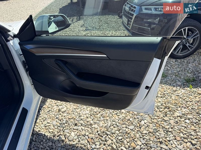 Седан Tesla Model 3 2022 в Ивано-Франковске
