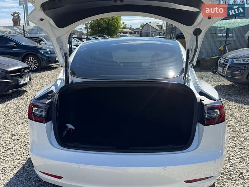 Седан Tesla Model 3 2022 в Ивано-Франковске