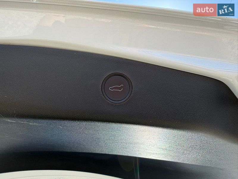 Седан Tesla Model 3 2022 в Ивано-Франковске