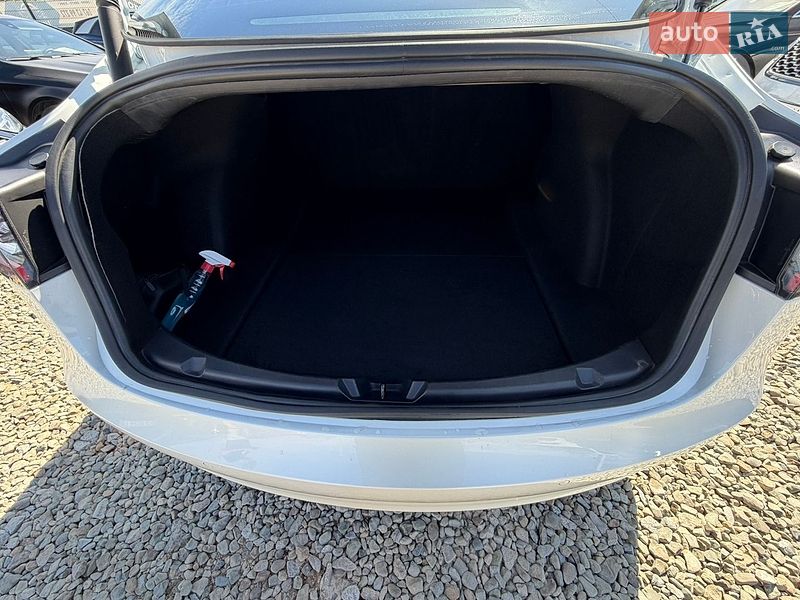 Седан Tesla Model 3 2022 в Ивано-Франковске