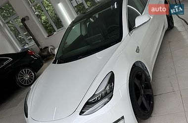 Седан Tesla Model 3 2020 в Львові