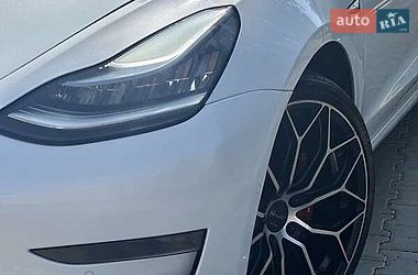 Седан Tesla Model 3 2021 в Львове