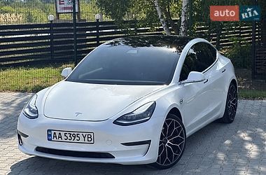 Седан Tesla Model 3 2021 в Львове