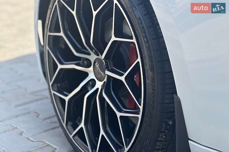 Седан Tesla Model 3 2021 в Львове