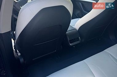 Седан Tesla Model 3 2023 в Кам'янському