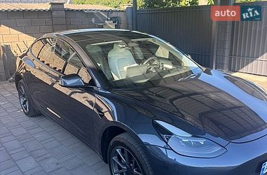 Седан Tesla Model 3 2023 в Кам'янському