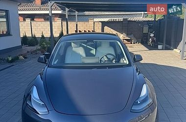 Седан Tesla Model 3 2023 в Кам'янському