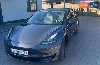 Седан Tesla Model 3 2023 в Кам'янському