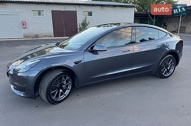 Седан Tesla Model 3 2023 в Кам'янському