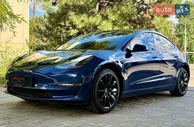 Седан Tesla Model 3 2021 в Дніпрі