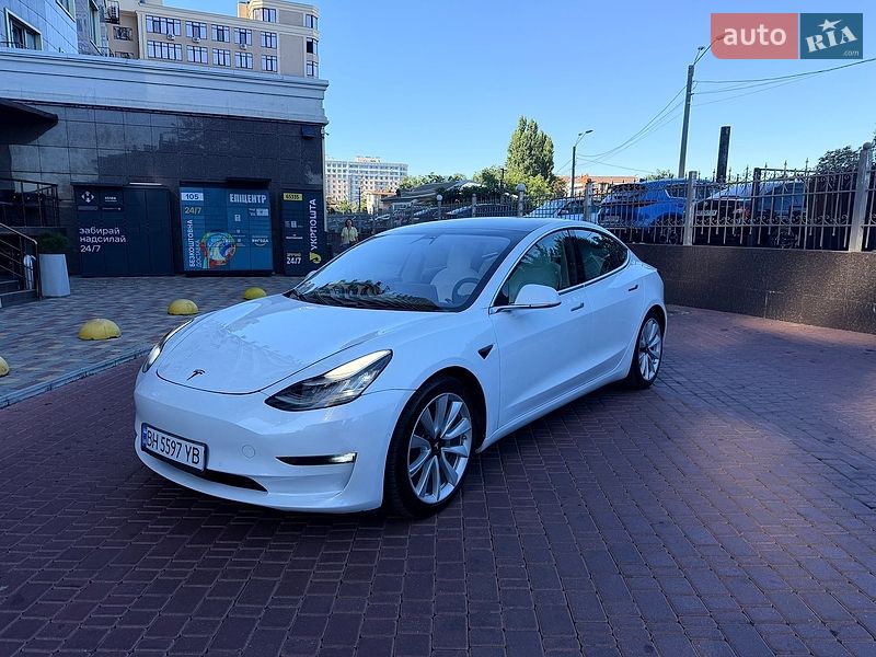 Tesla Model 3 2020