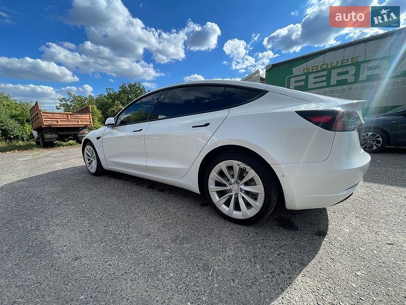 Седан Tesla Model 3 2021 в Новых Санжарах