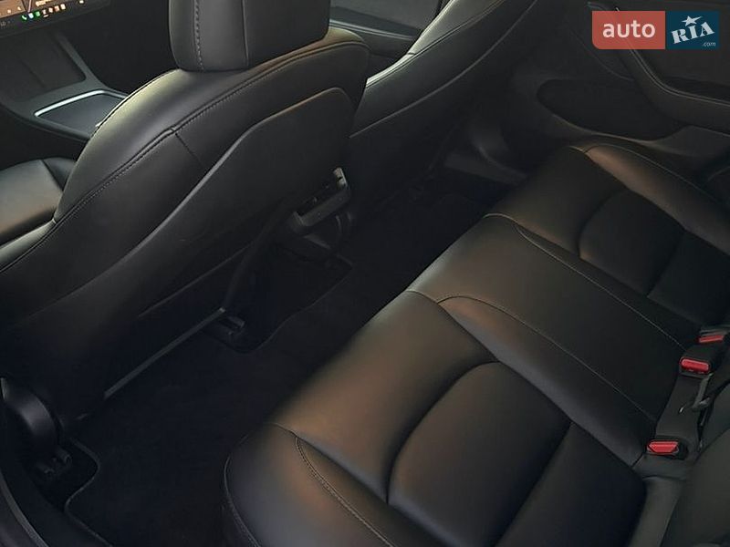 Седан Tesla Model 3 2021 в Коломиї