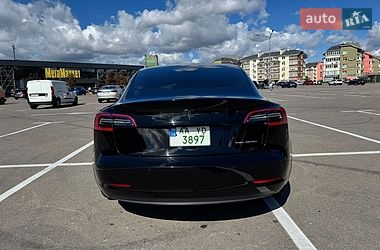 Седан Tesla Model 3 2021 в Киеве