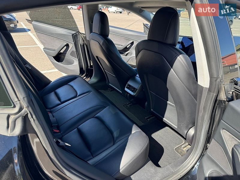 Седан Tesla Model 3 2021 в Киеве