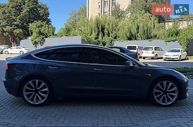Седан Tesla Model 3 2019 в Житомирі