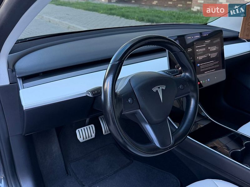 Седан Tesla Model 3 2019 в Житомирі