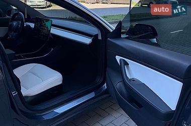 Седан Tesla Model 3 2019 в Житомирі