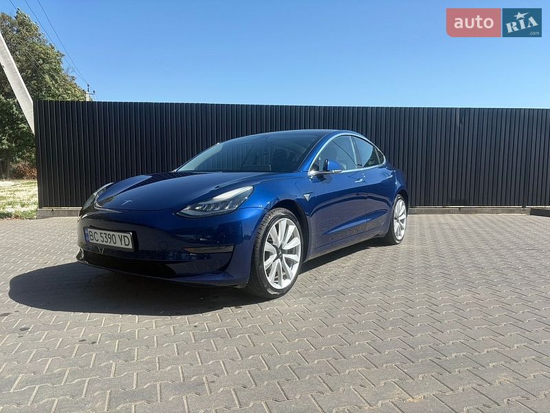 Седан Tesla Model 3 2019 в Львове