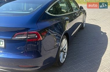 Седан Tesla Model 3 2019 в Львове