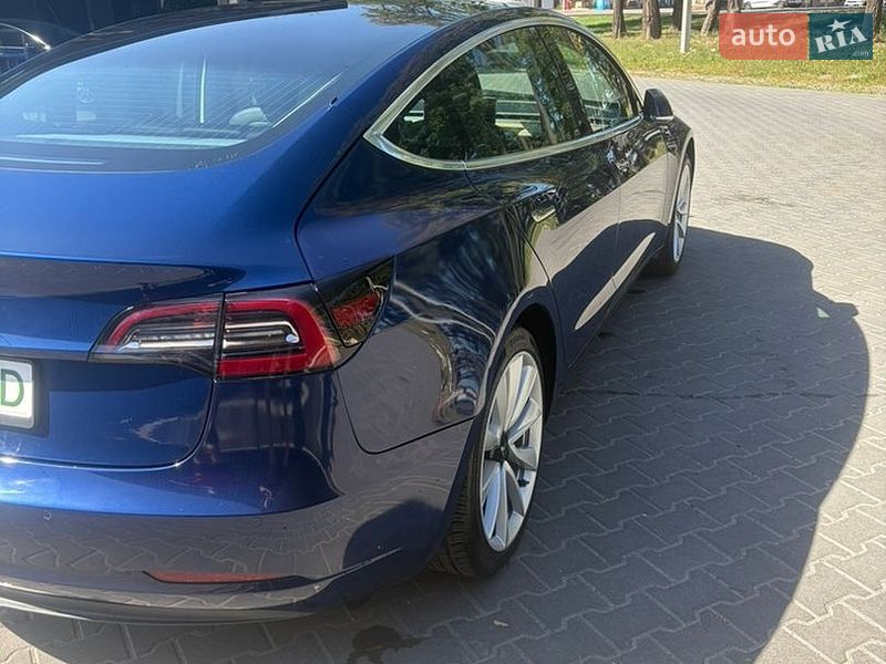 Седан Tesla Model 3 2019 в Львове