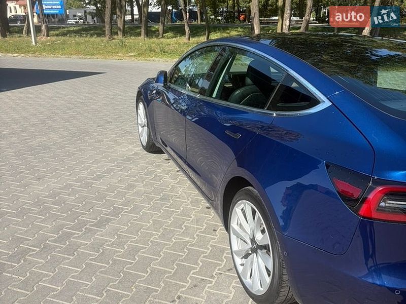 Седан Tesla Model 3 2019 в Львове