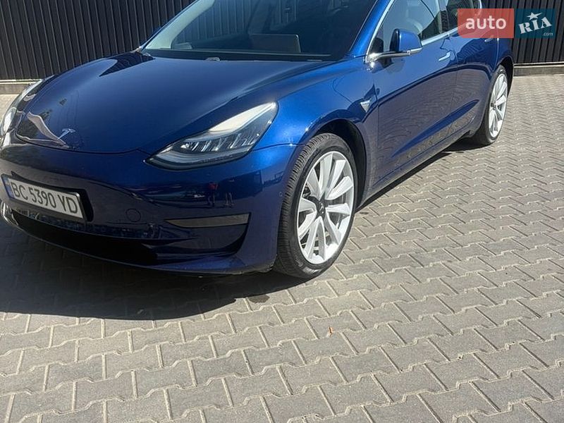 Седан Tesla Model 3 2019 в Львове