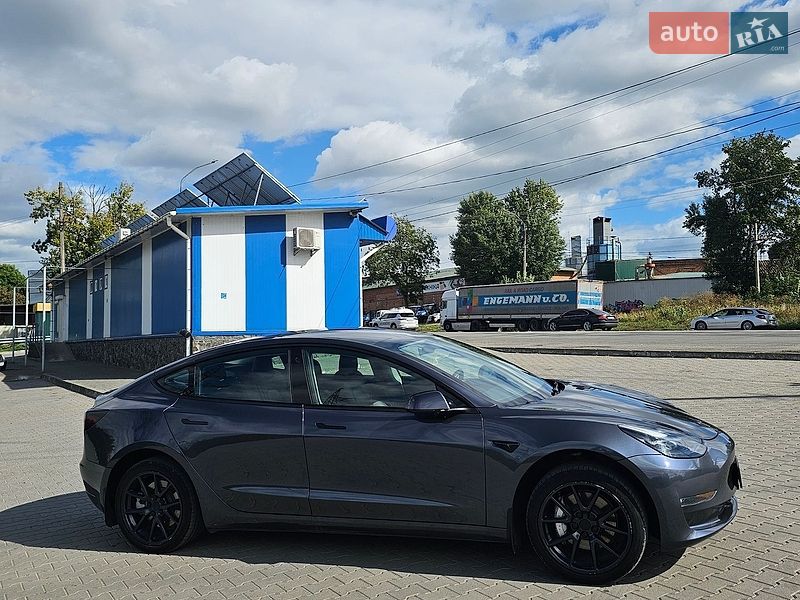 Седан Tesla Model 3 2022 в Хмельницком