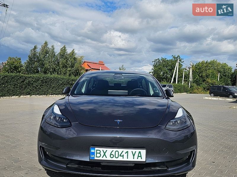 Седан Tesla Model 3 2022 в Хмельницком