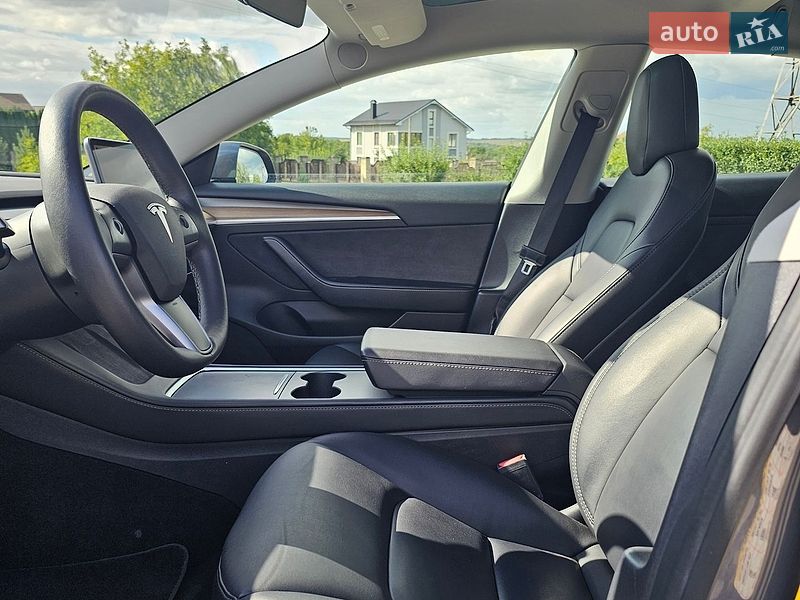 Седан Tesla Model 3 2022 в Хмельницком