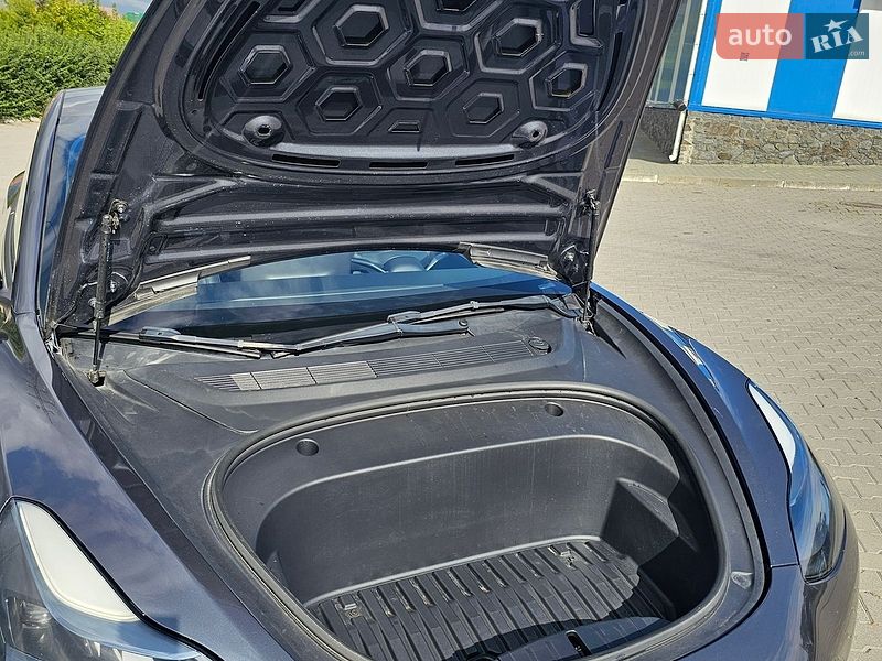 Седан Tesla Model 3 2022 в Хмельницком