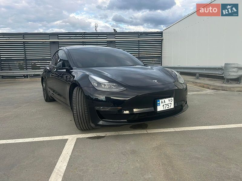 Седан Tesla Model 3 2023 в Києві
