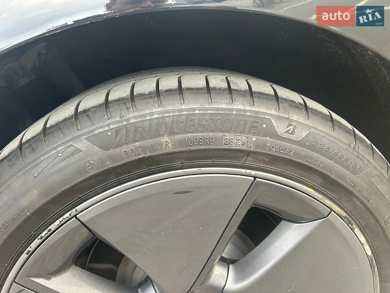 Седан Tesla Model 3 2023 в Києві